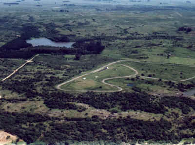 Foto Hugo López - Vista de la Pista del Autódromo y del embalse de la represa de O.S.E.