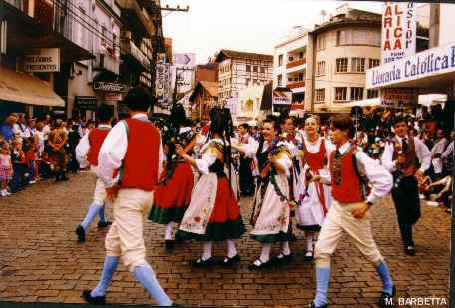centro oktoberfest blumenau.jpg (25451 bytes)