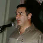 CARLOS_HIGGIE.jpg (98989 bytes)